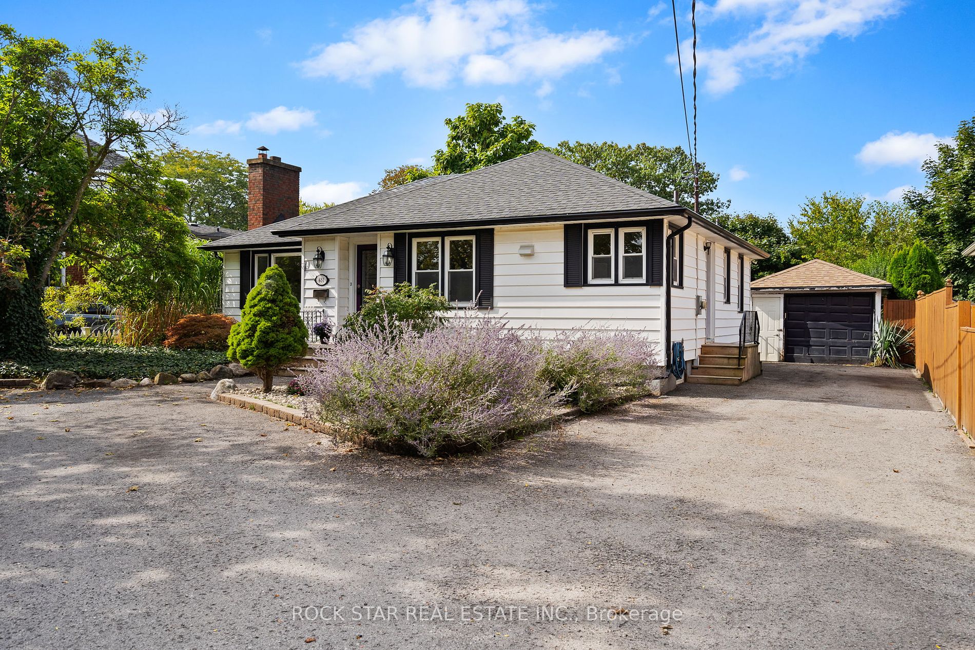 481 Vine St Property Photo 12