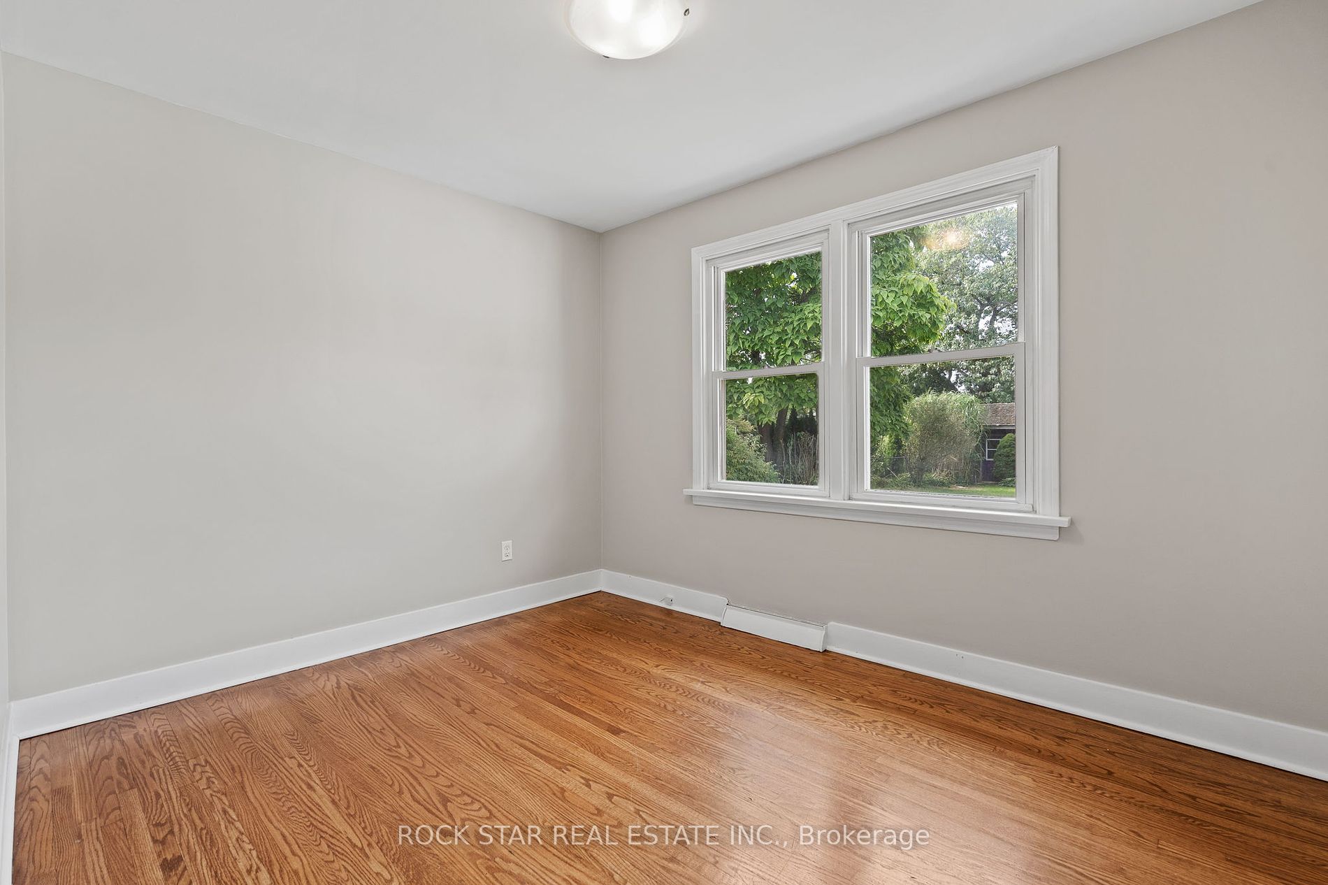 481 Vine St Property Photo 13