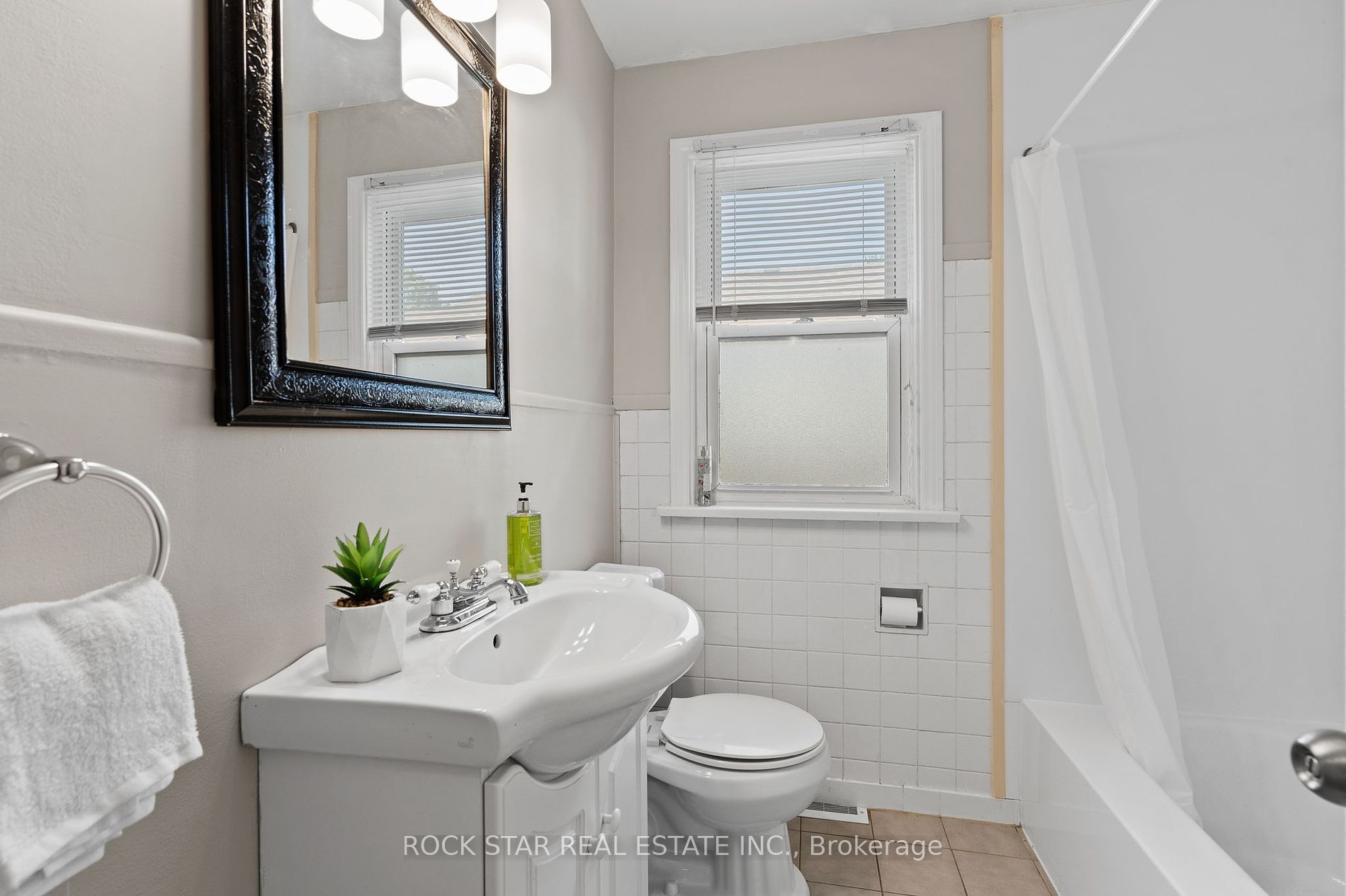 481 Vine St Property Photo 14