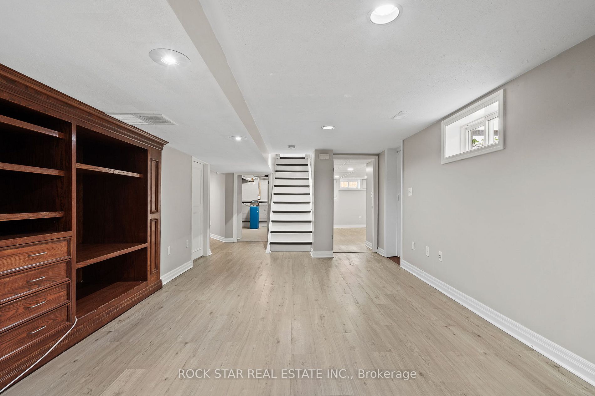 481 Vine St Property Photo 17