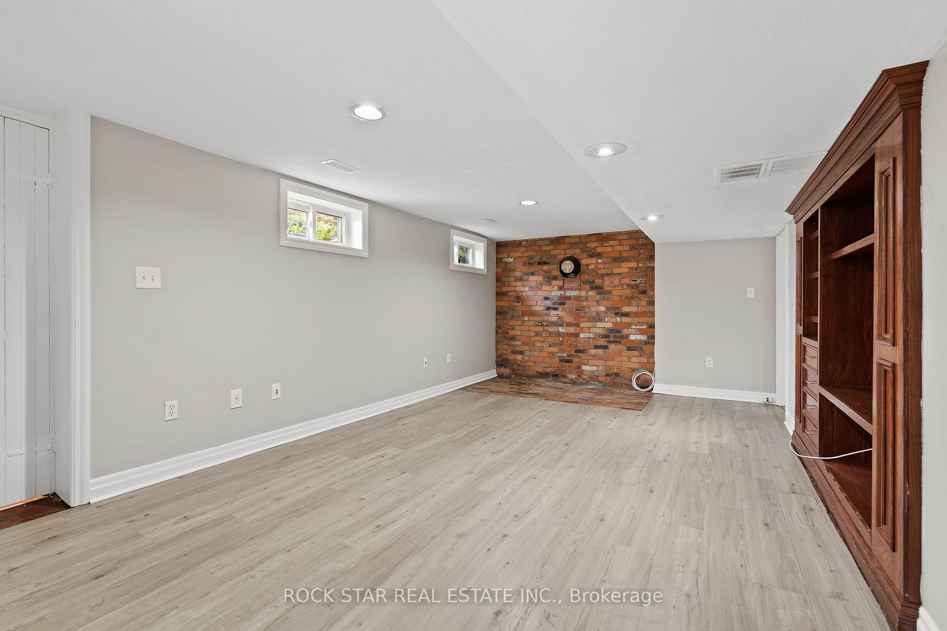 481 Vine St Property Photo 19