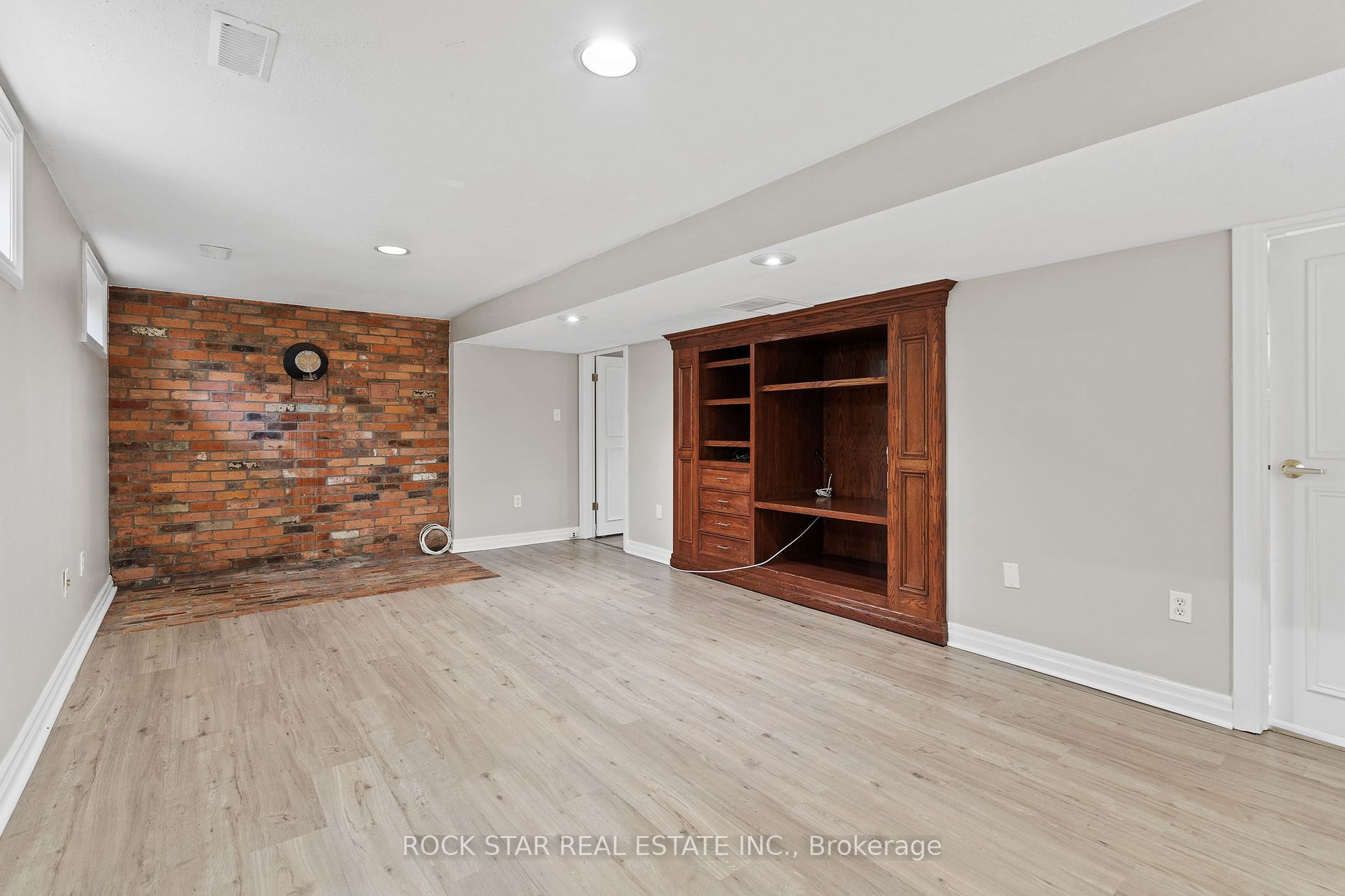 481 Vine St Property Photo 20