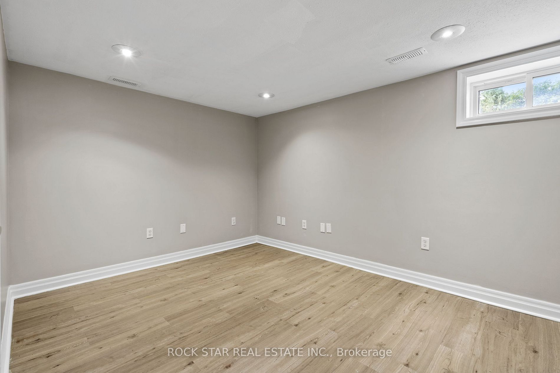 481 Vine St Property Photo 22