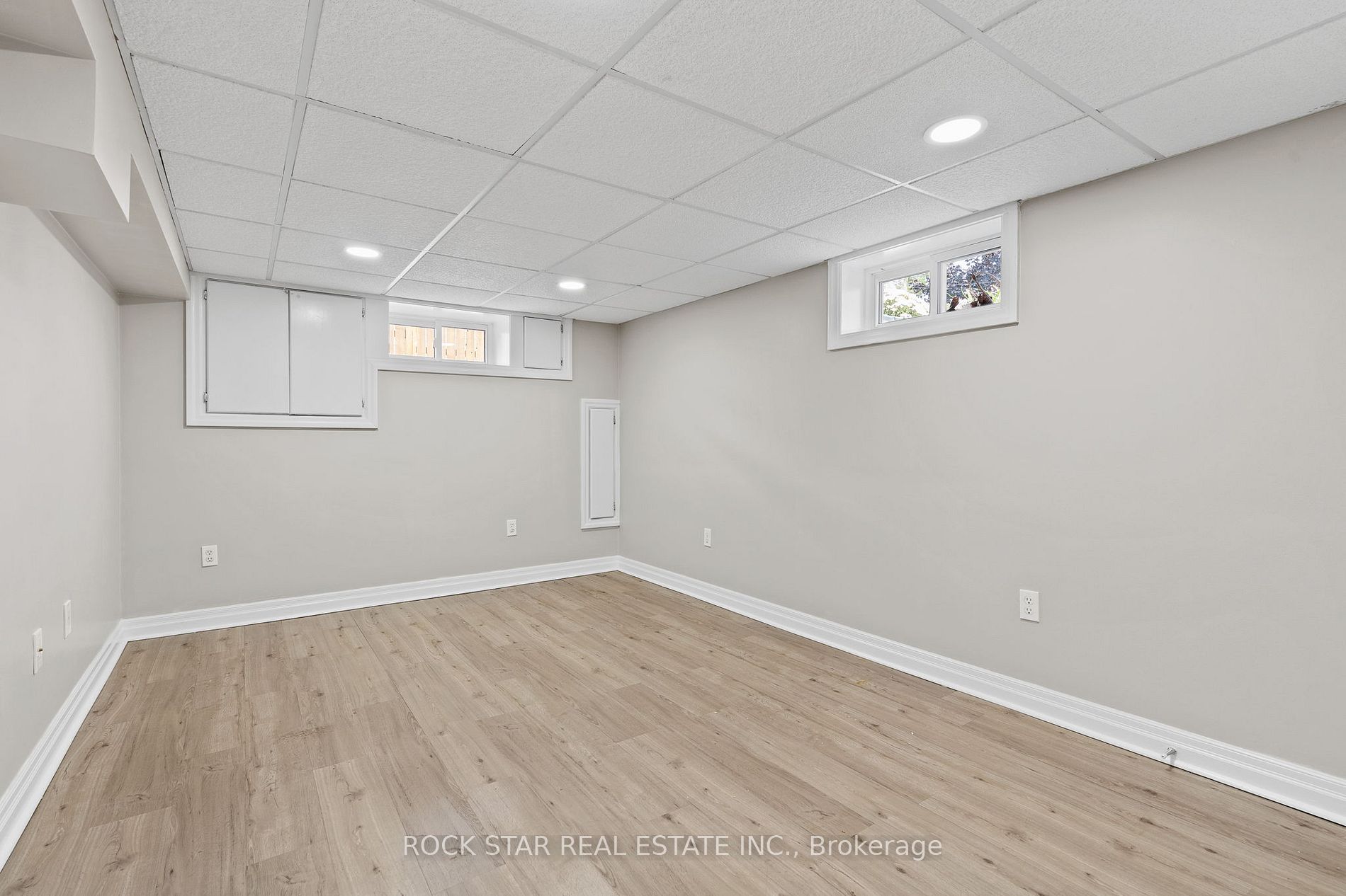 481 Vine St Property Photo 25