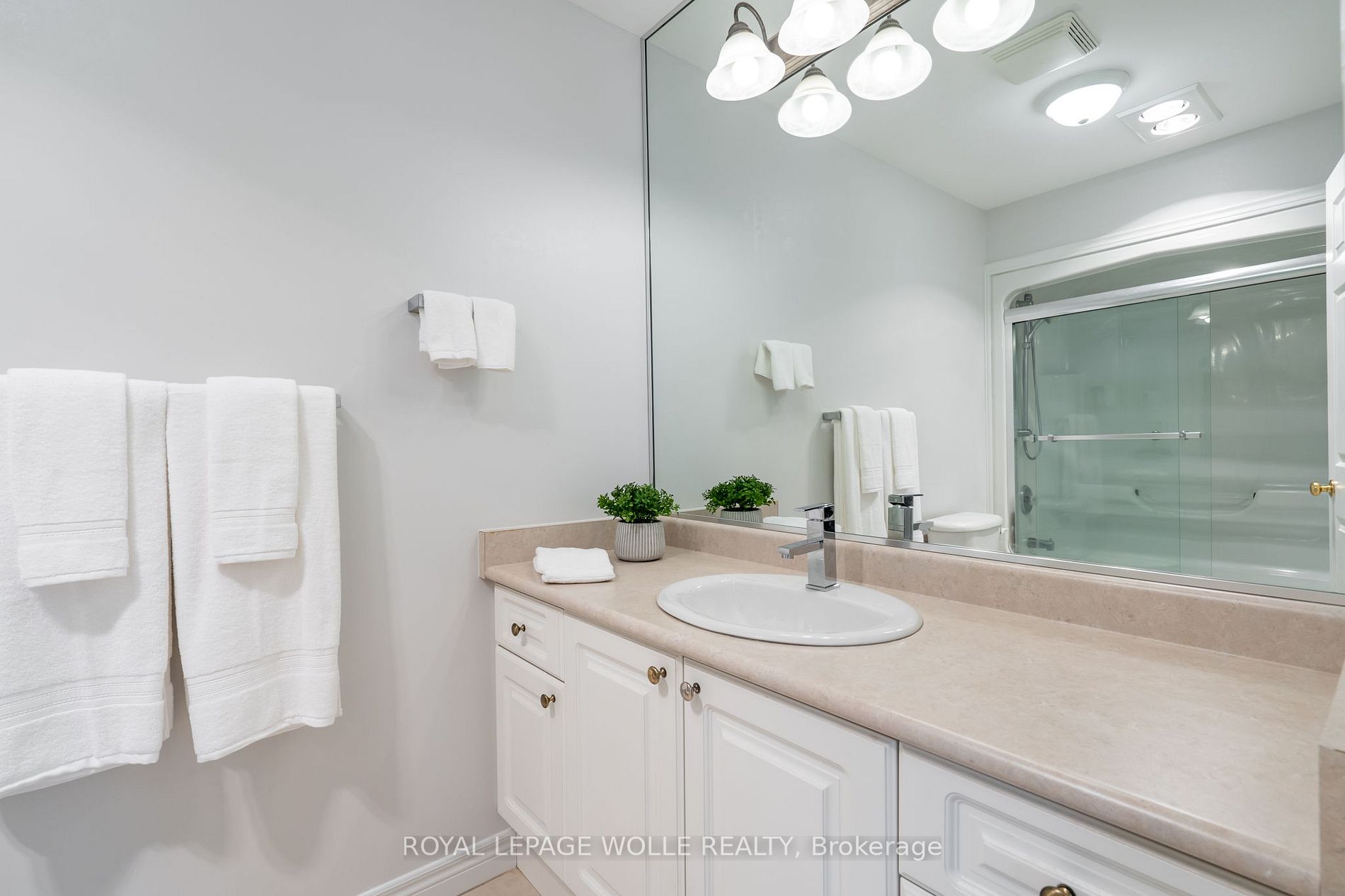 74 Hearthwood Cres Property Photo 16
