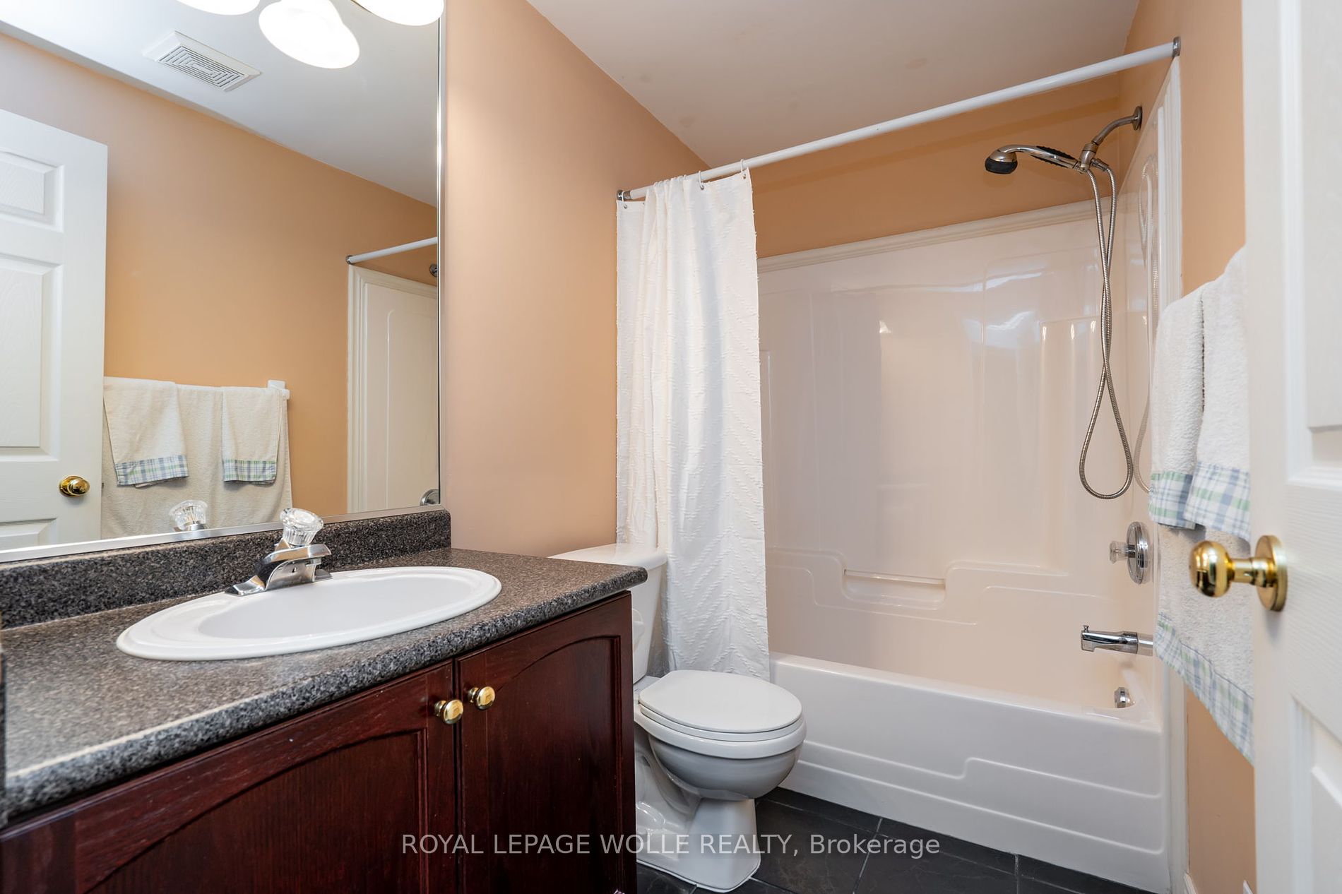 74 Hearthwood Cres Property Photo 24