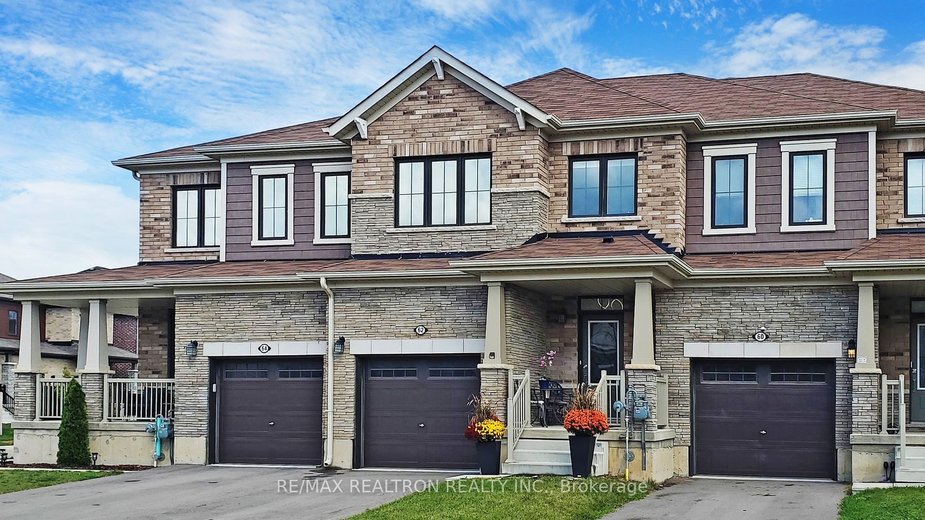 62 Oaktree Dr Property Photo