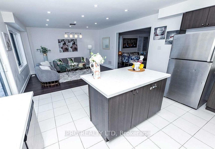 338 Van Dusen Ave Property Photo 6