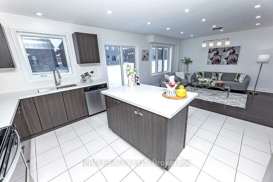338 Van Dusen Ave Property Photo 7