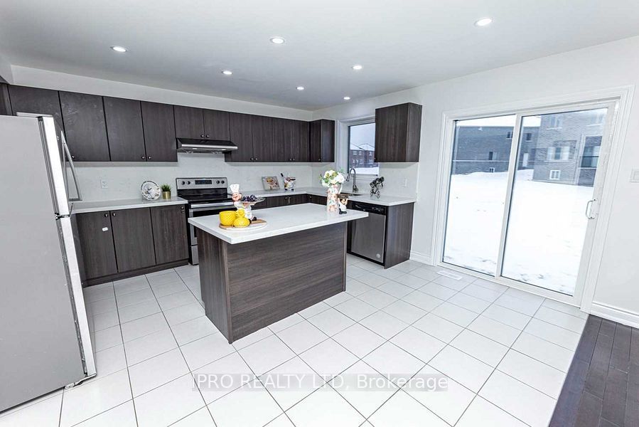 338 Van Dusen Ave Property Photo 10