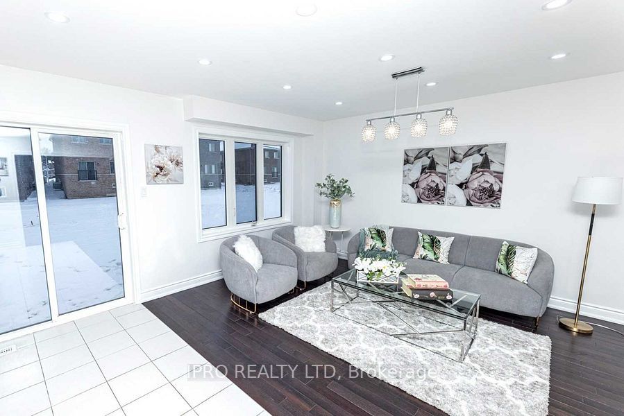 338 Van Dusen Ave Property Photo 11