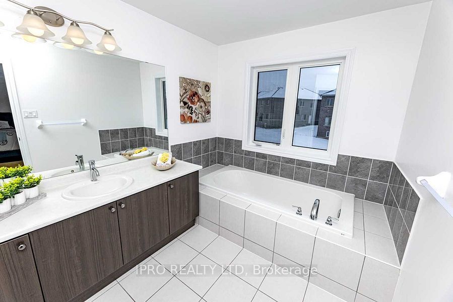 338 Van Dusen Ave Property Photo 13