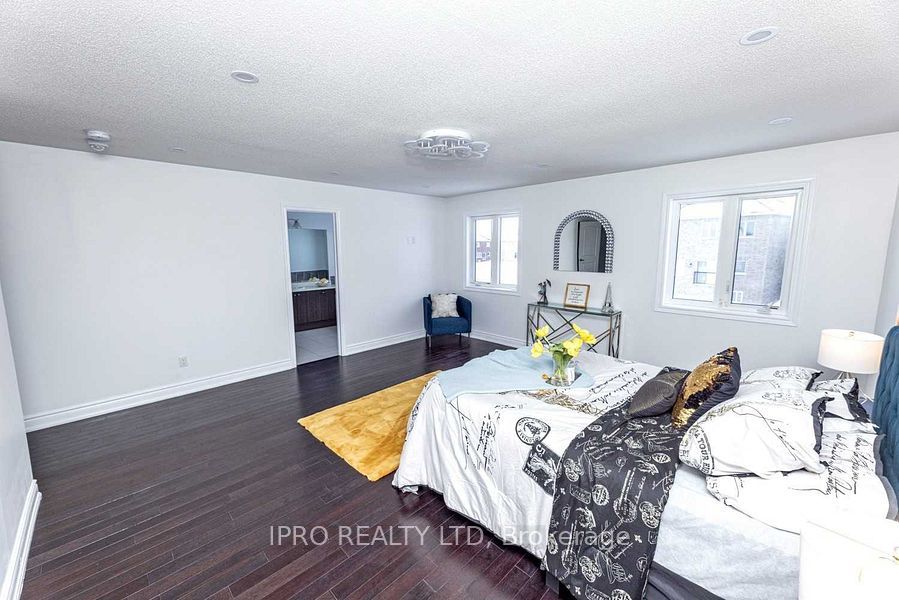 338 Van Dusen Ave Property Photo 16