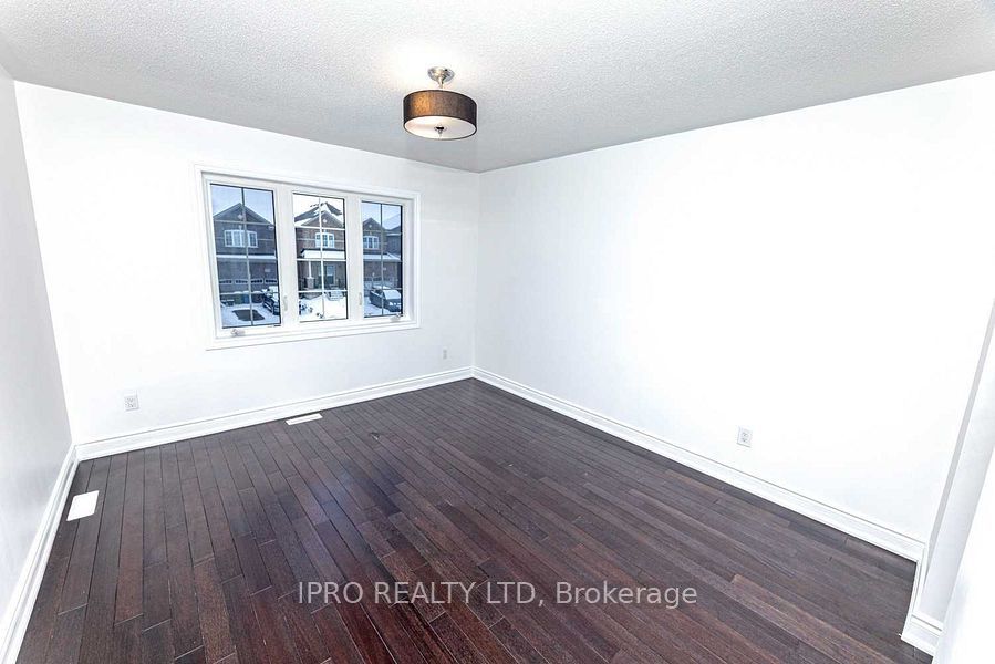 338 Van Dusen Ave Property Photo 17