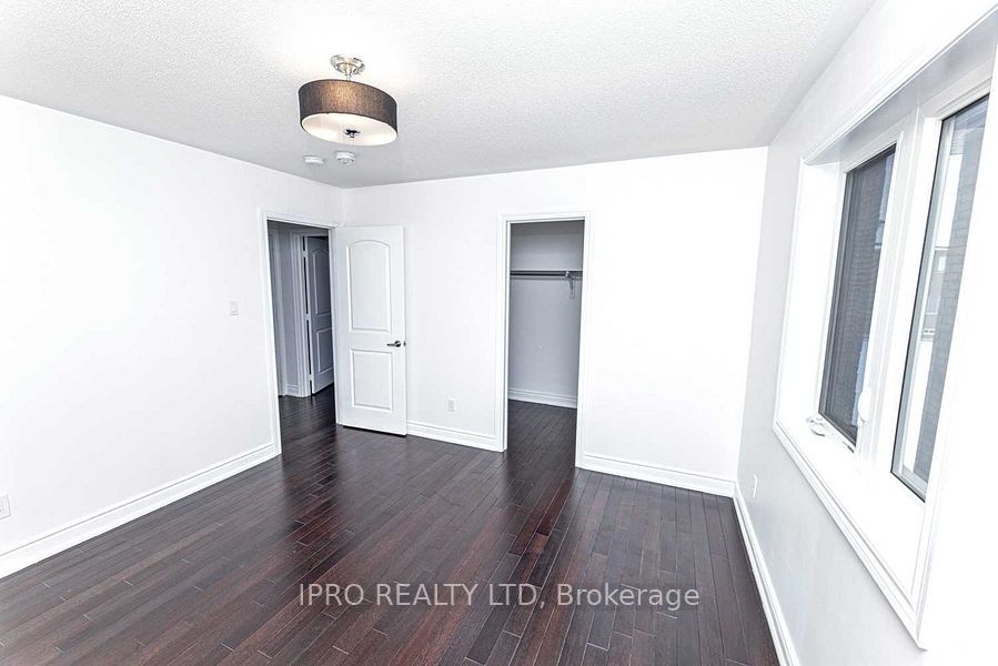338 Van Dusen Ave Property Photo 20