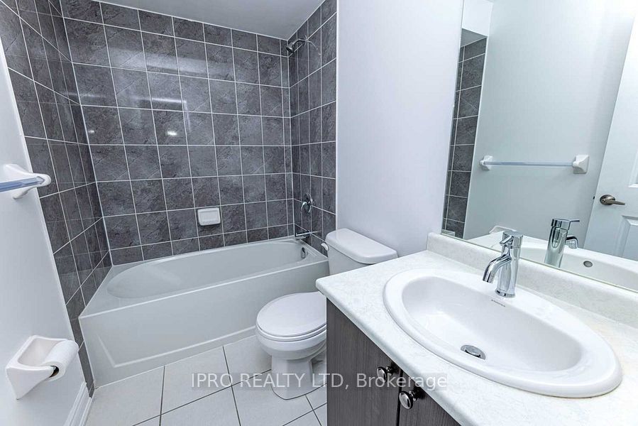 338 Van Dusen Ave Property Photo 21
