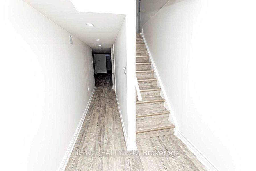 338 Van Dusen Ave Property Photo 22