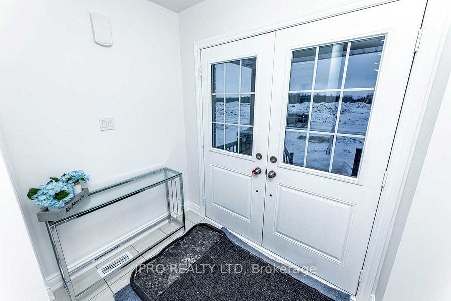 338 Van Dusen Ave Property Photo 23