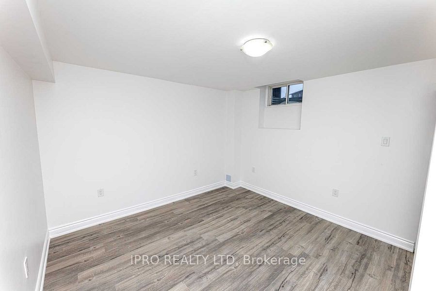 338 Van Dusen Ave Property Photo 24