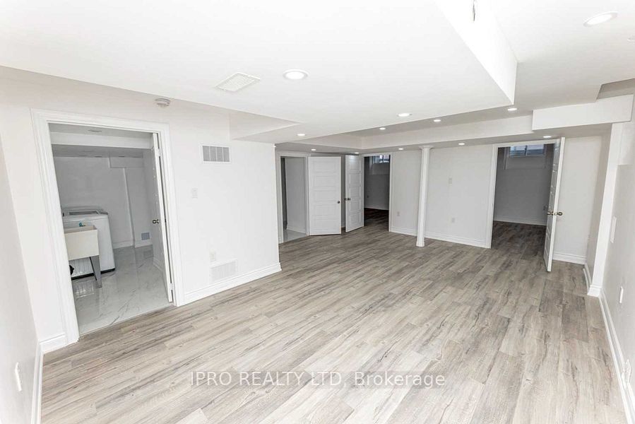 338 Van Dusen Ave Property Photo 25