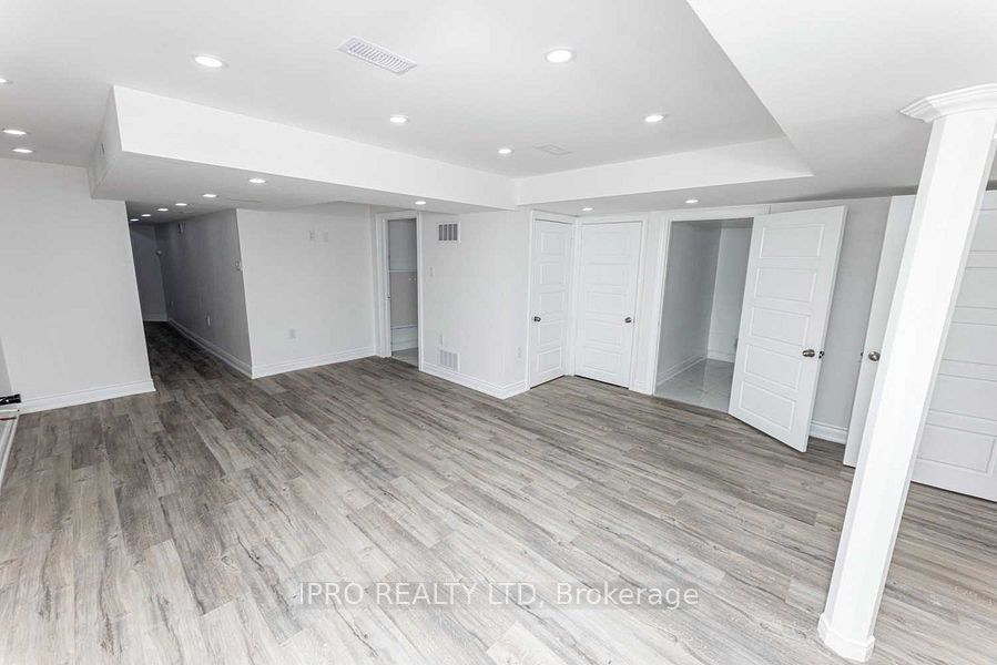 338 Van Dusen Ave Property Photo 26