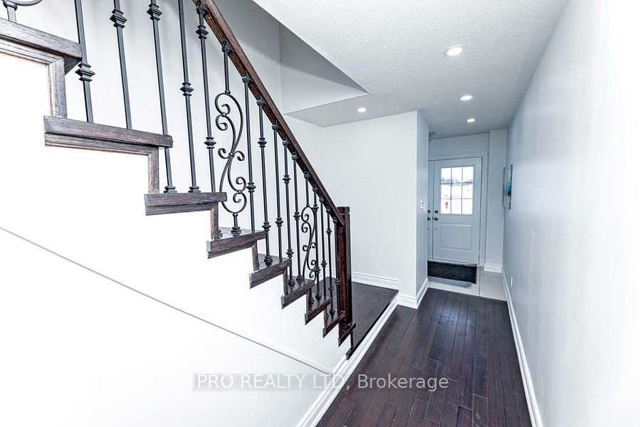 338 Van Dusen Ave Property Photo 31
