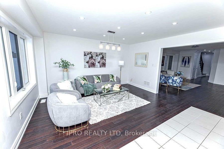 338 Van Dusen Ave Property Photo 34