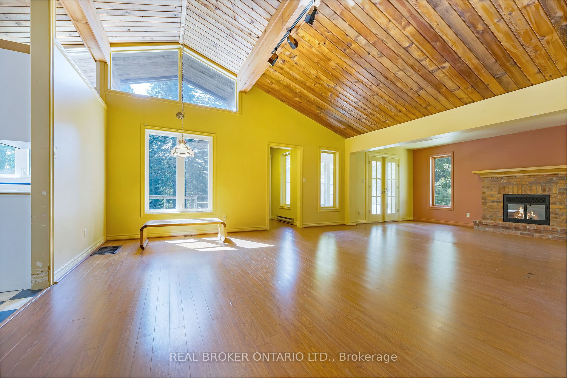 5807 Sixth Line Property Photo 7