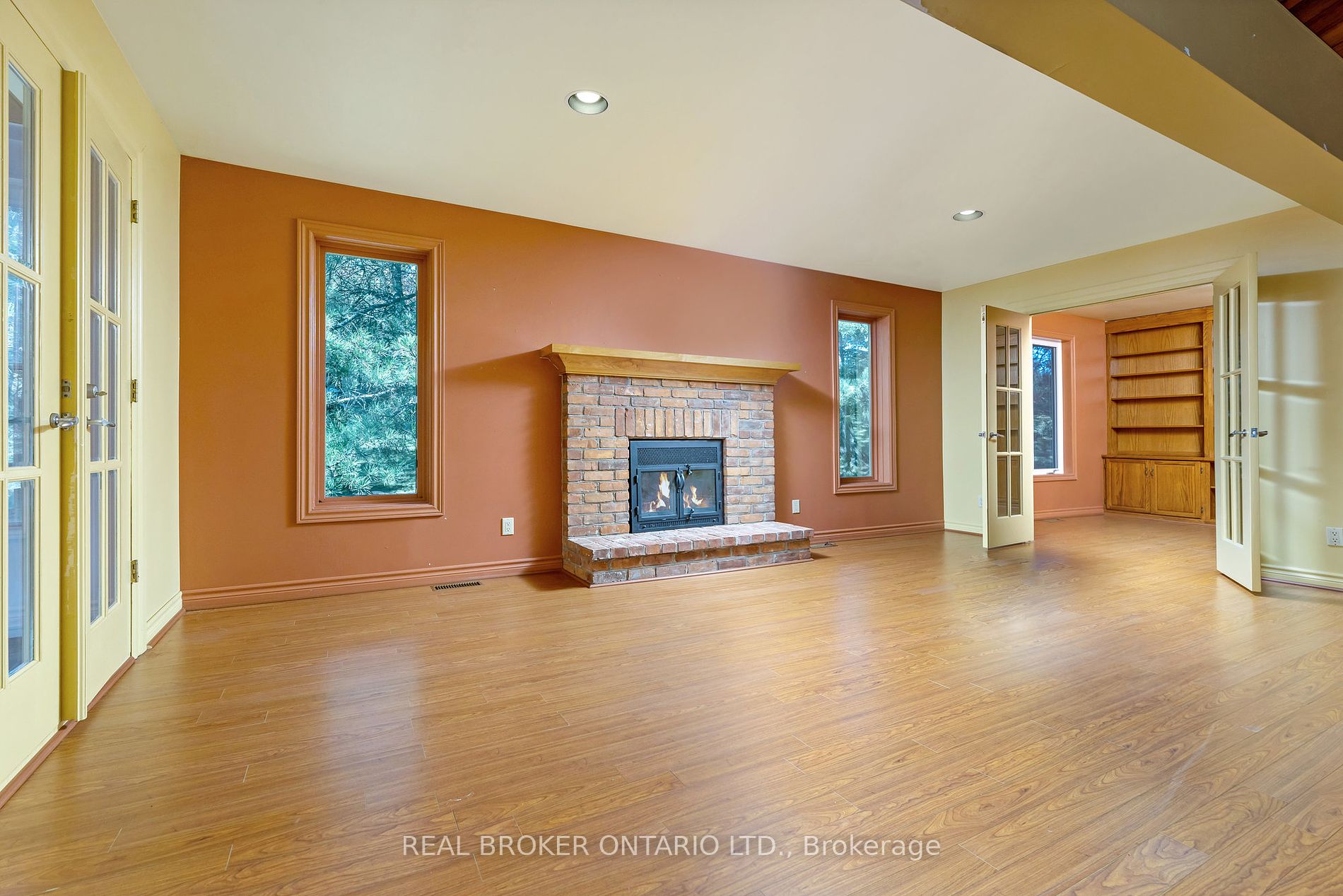 5807 Sixth Line Property Photo 8