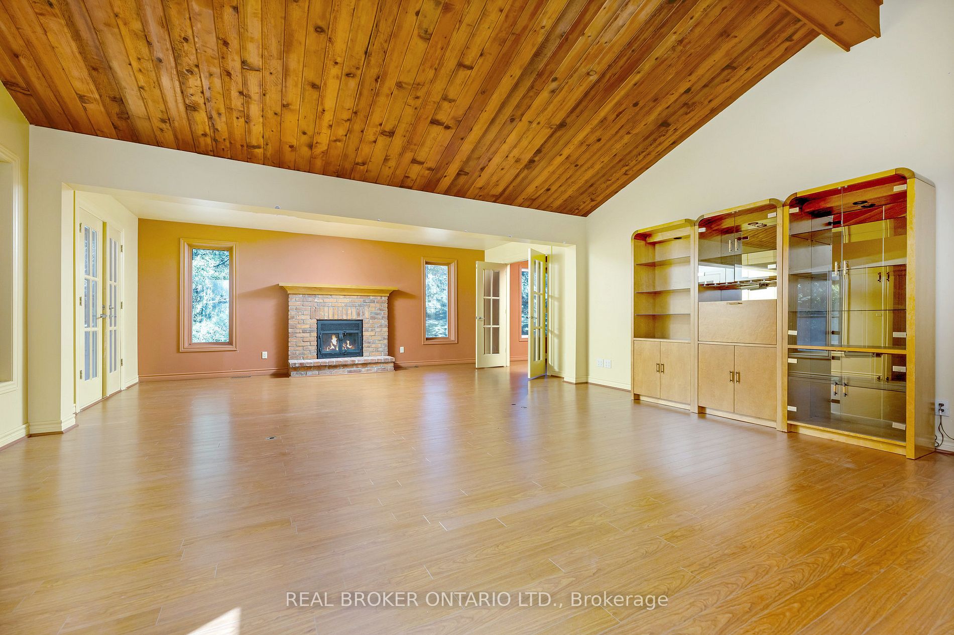 5807 Sixth Line Property Photo 9