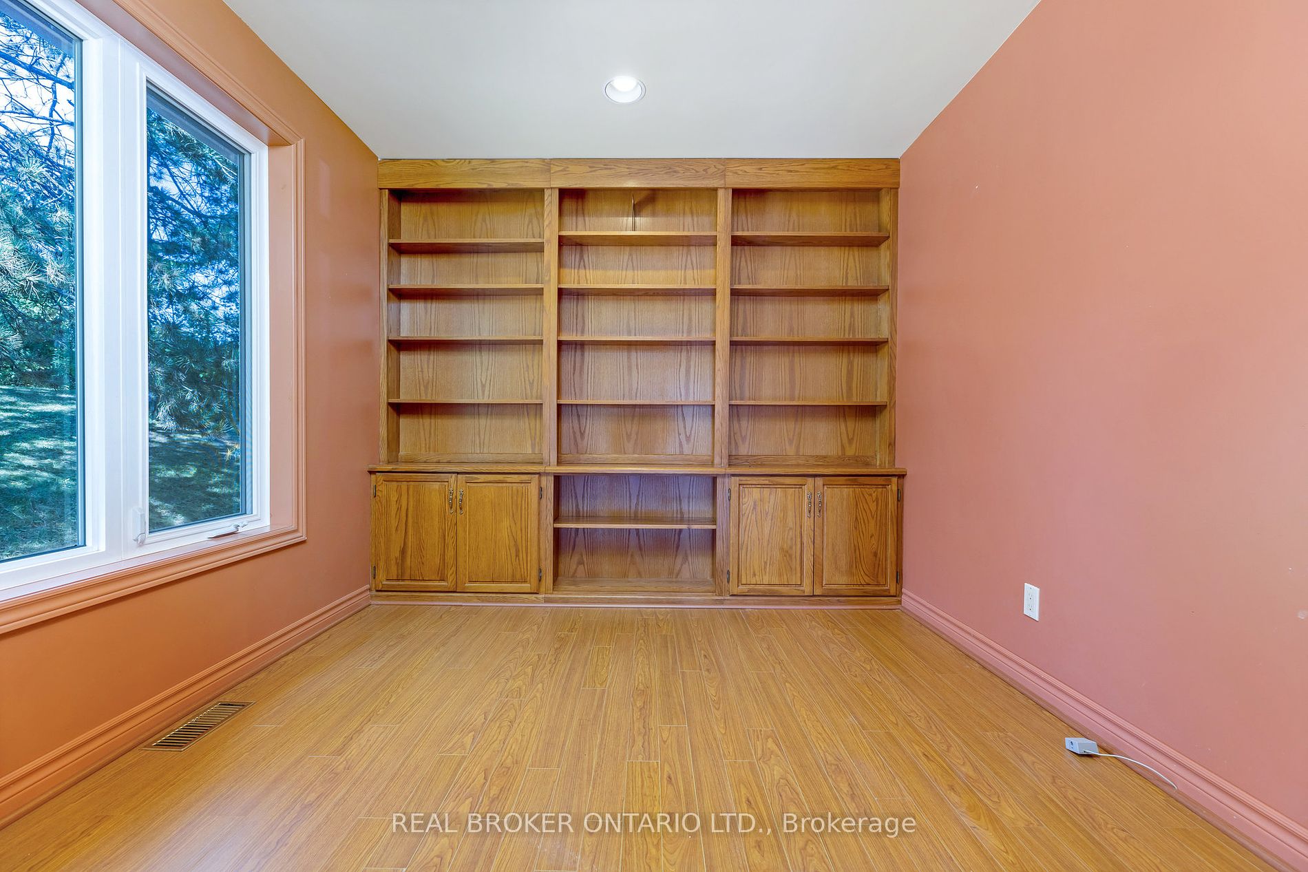 5807 Sixth Line Property Photo 10