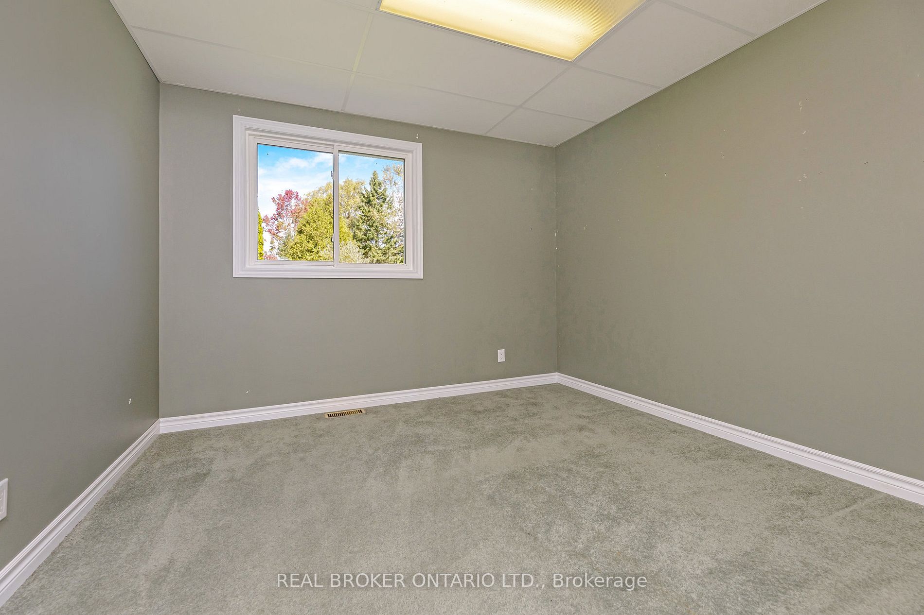 5807 Sixth Line Property Photo 16