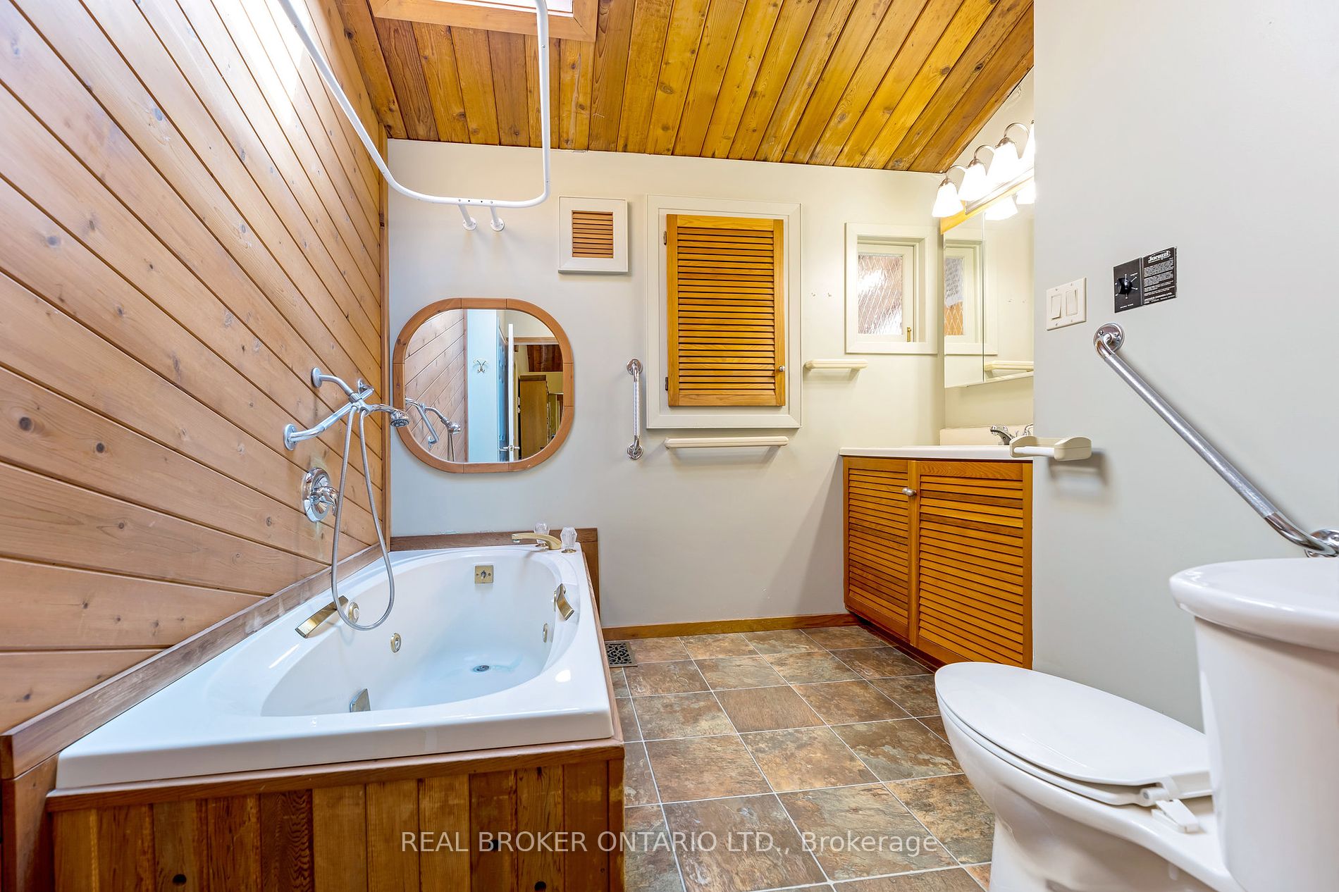 5807 Sixth Line Property Photo 18