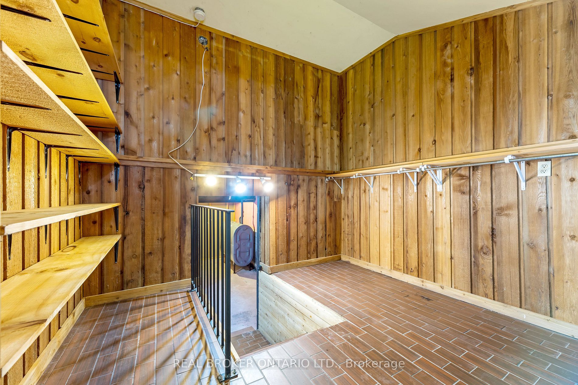 5807 Sixth Line Property Photo 20