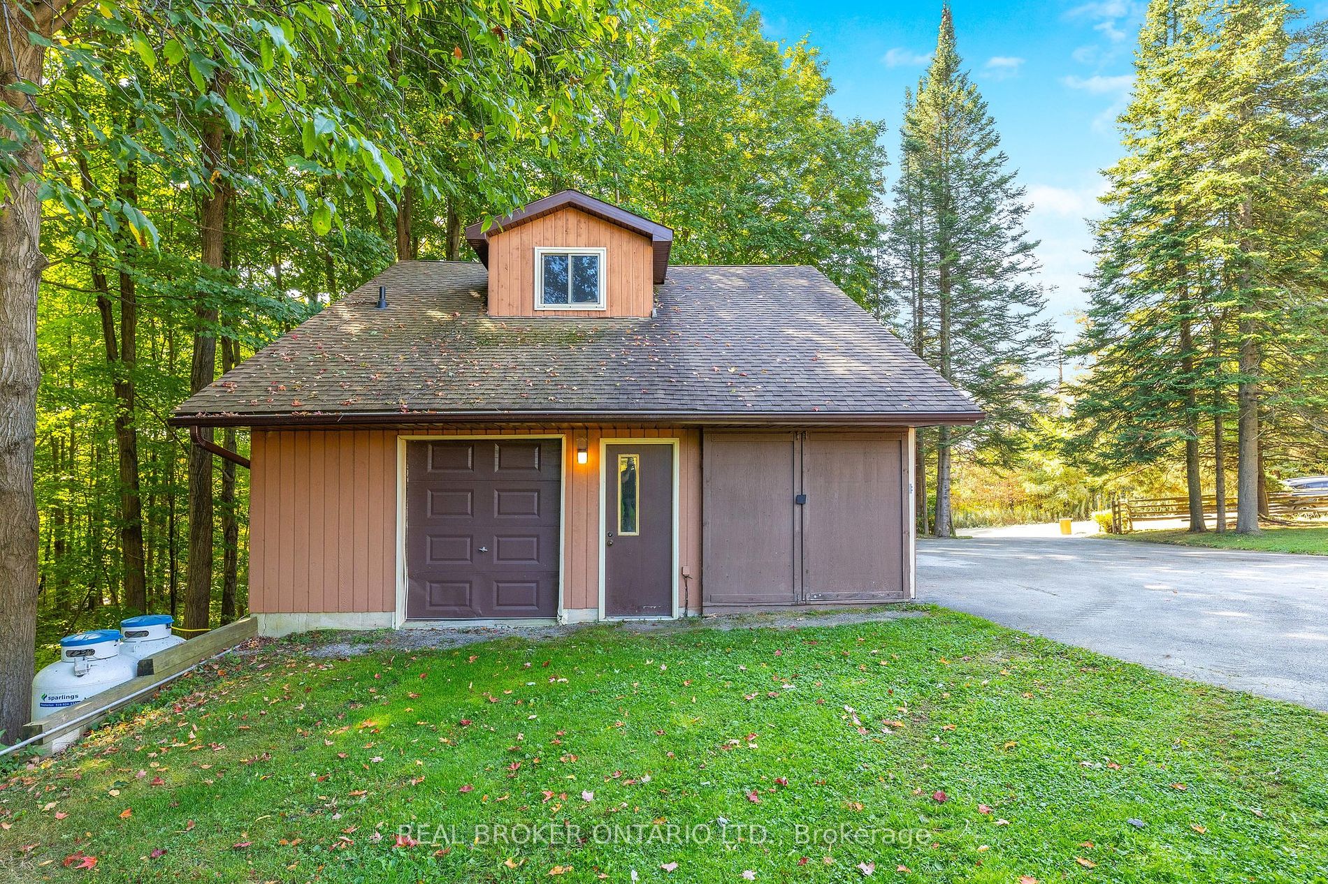 5807 Sixth Line Property Photo 31