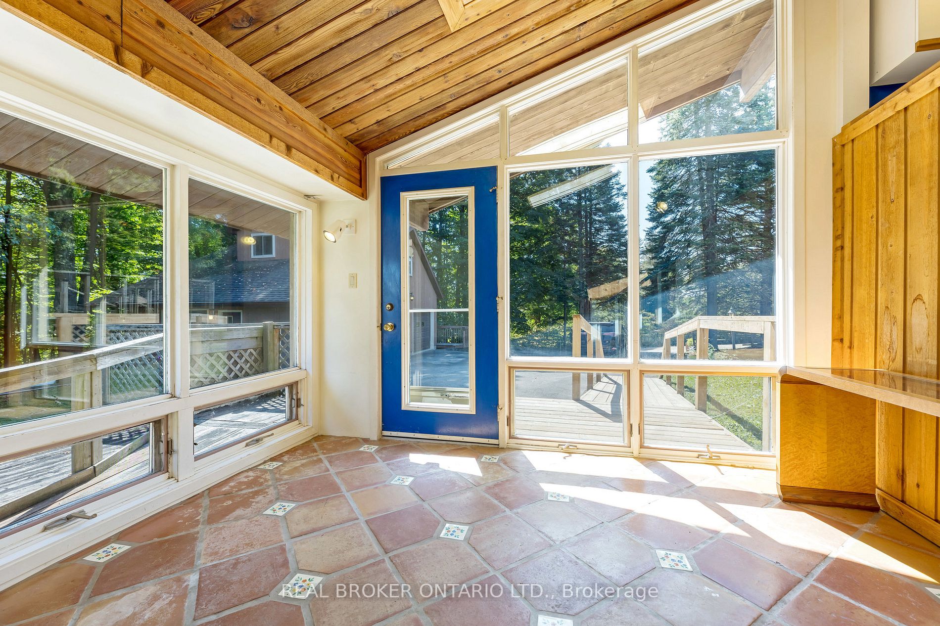 5807 Sixth Line Property Photo 39