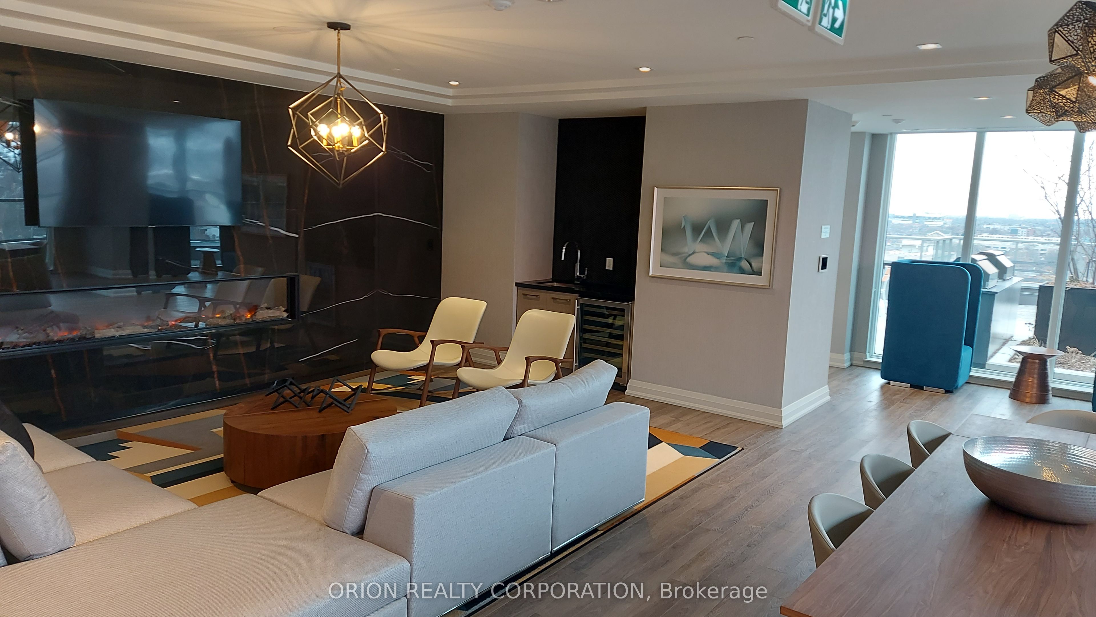 #601 - 212 King William Street Property Photo 2