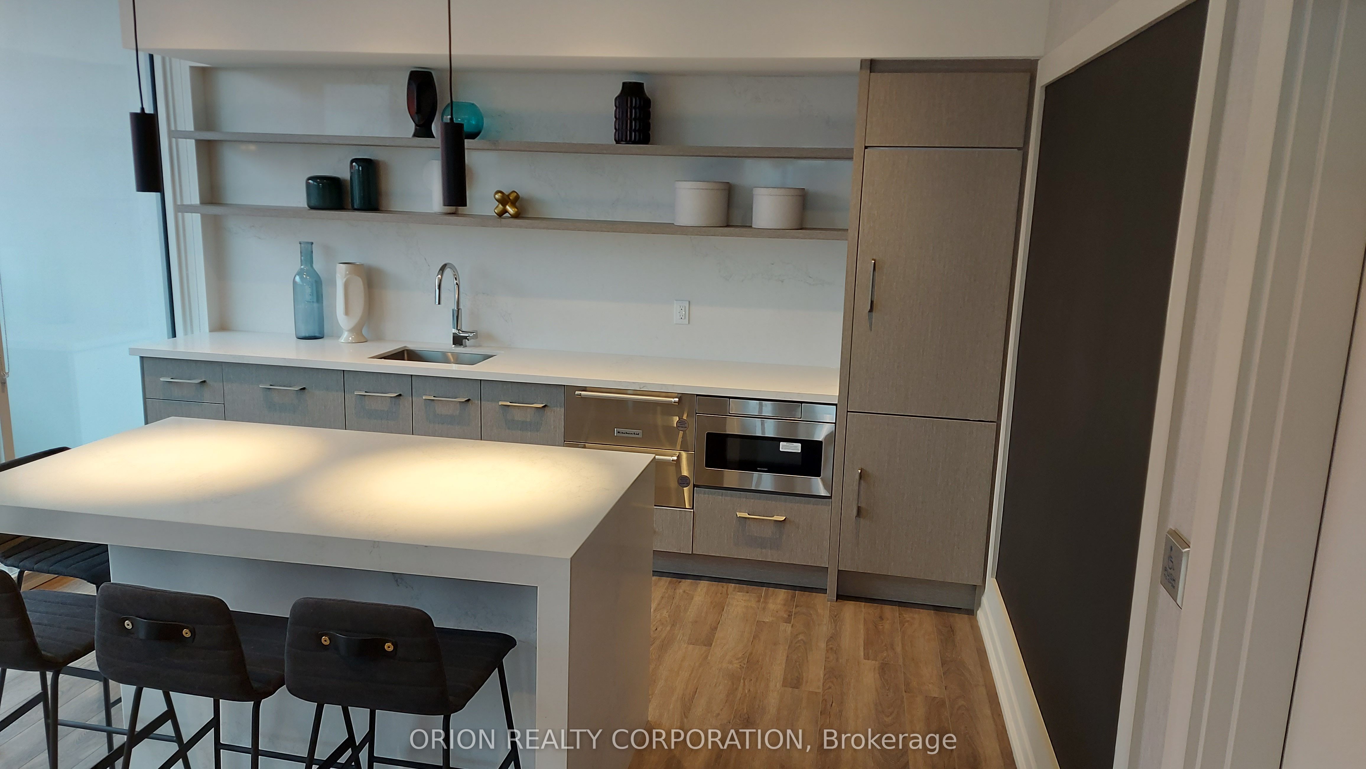 #601 - 212 King William Street Property Photo 3