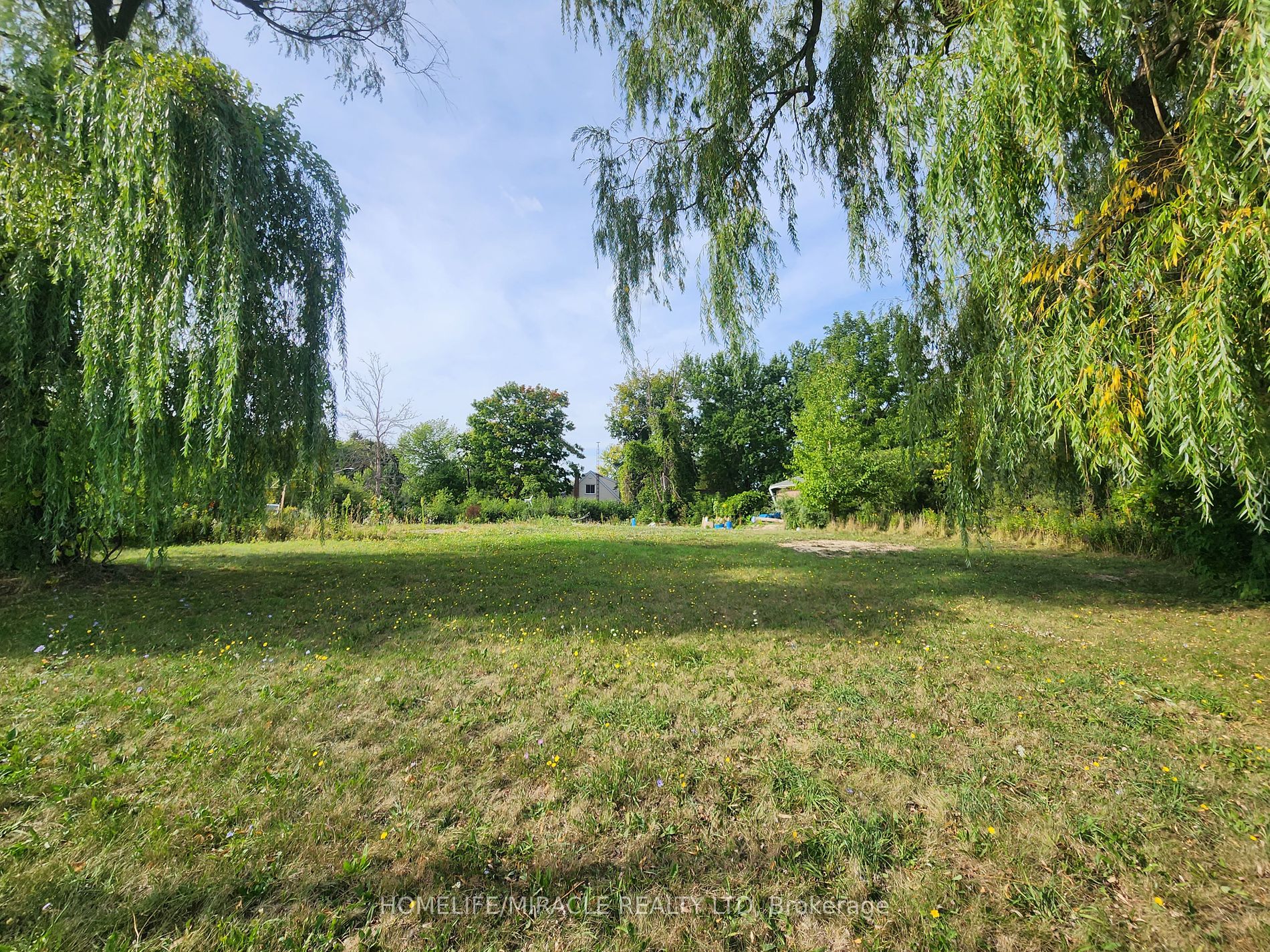559 Dundas St E Property Photo 2