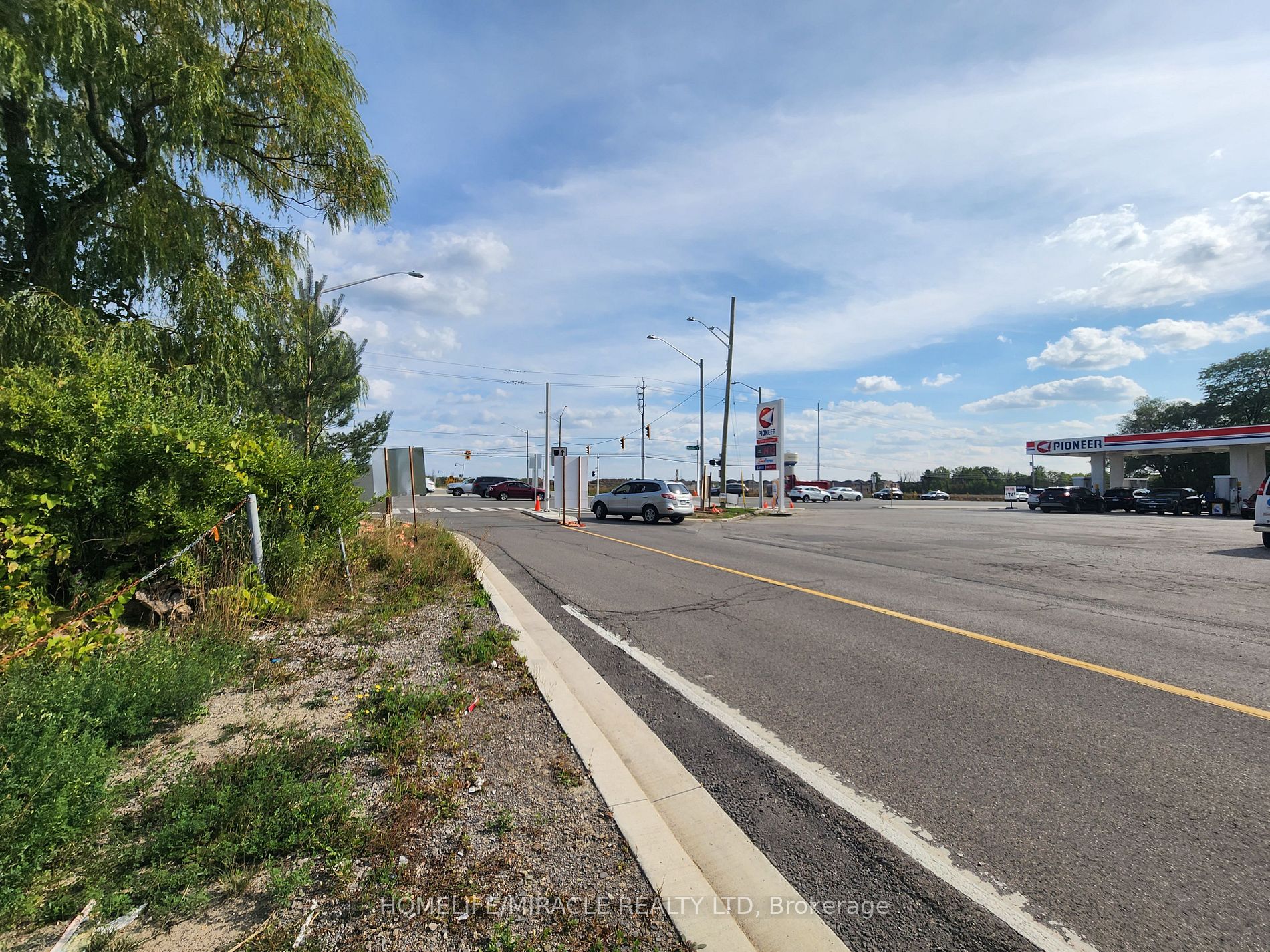 559 Dundas St E Property Photo 7