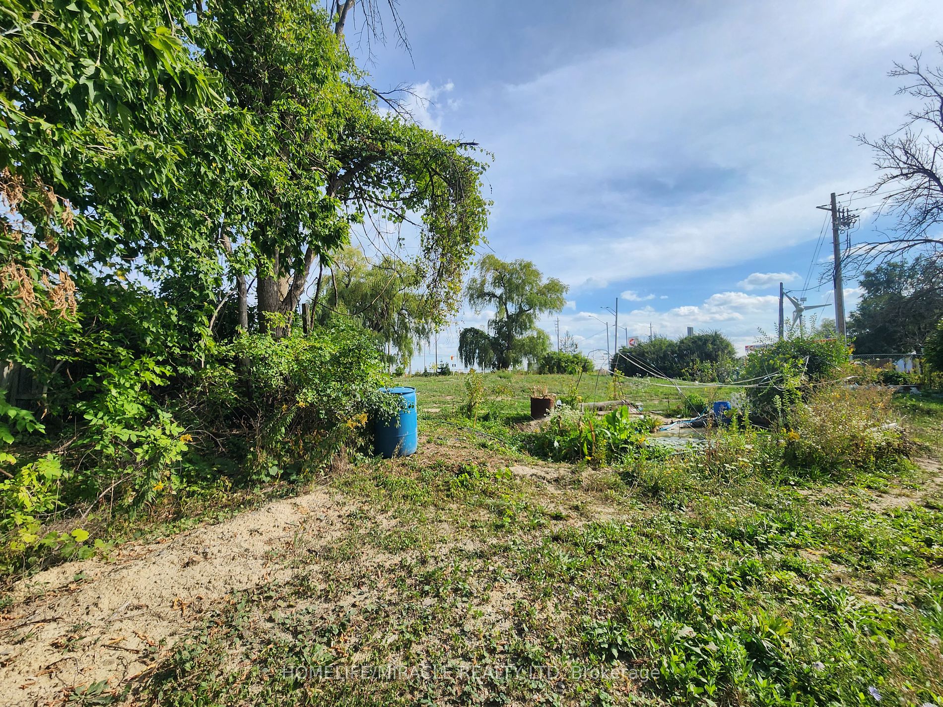 559 Dundas St E Property Photo 14