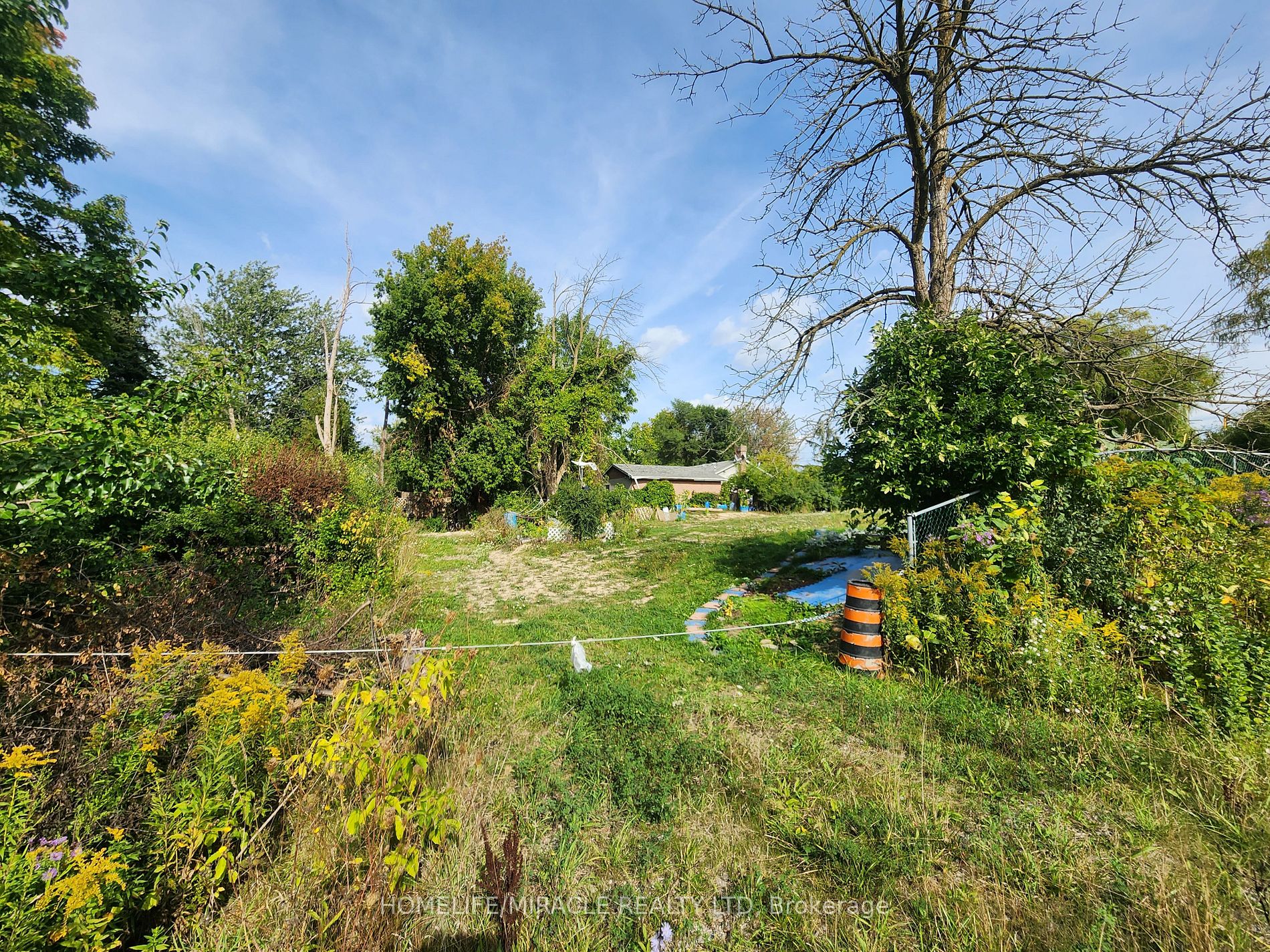 559 Dundas St E Property Photo 16