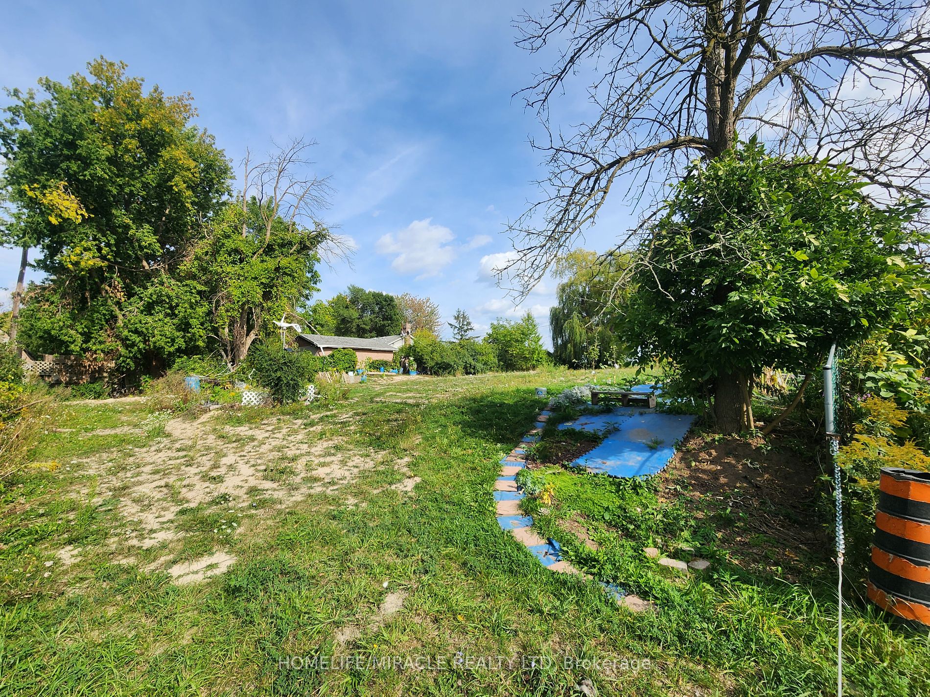 559 Dundas St E Property Photo 17