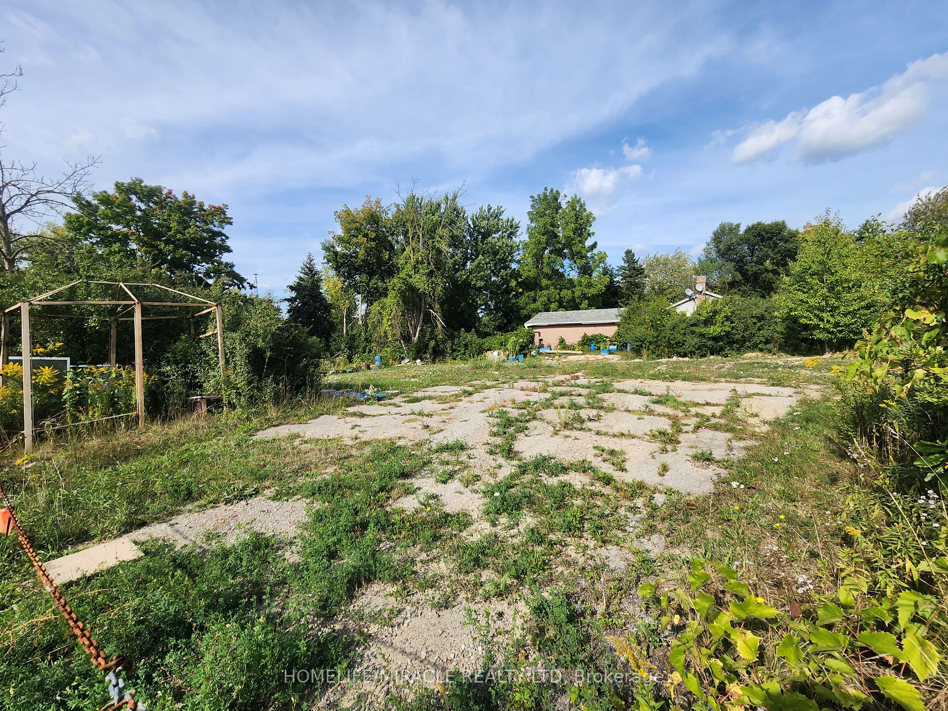 559 Dundas St E Property Photo 18