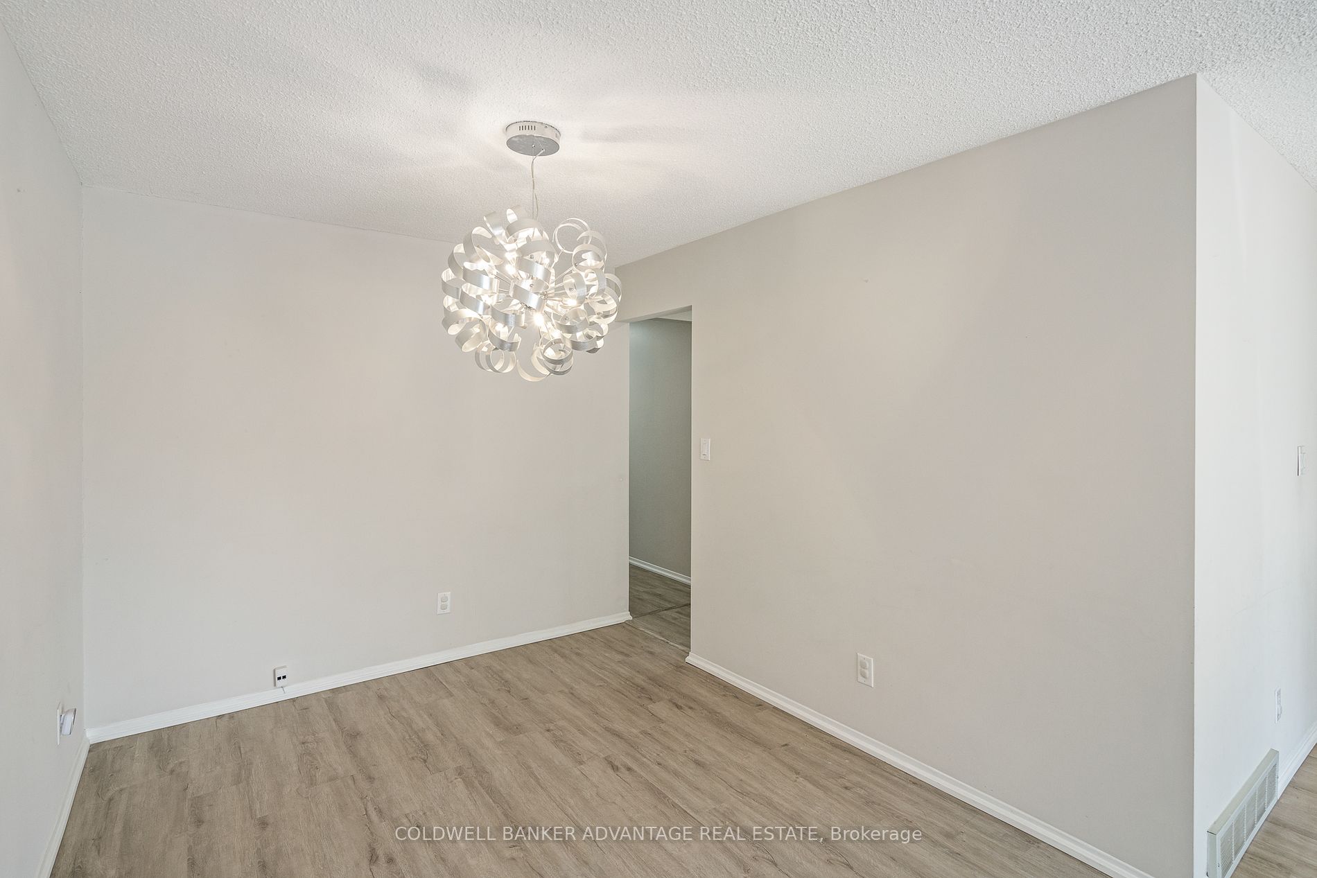 168 Windsor St Property Photo 4
