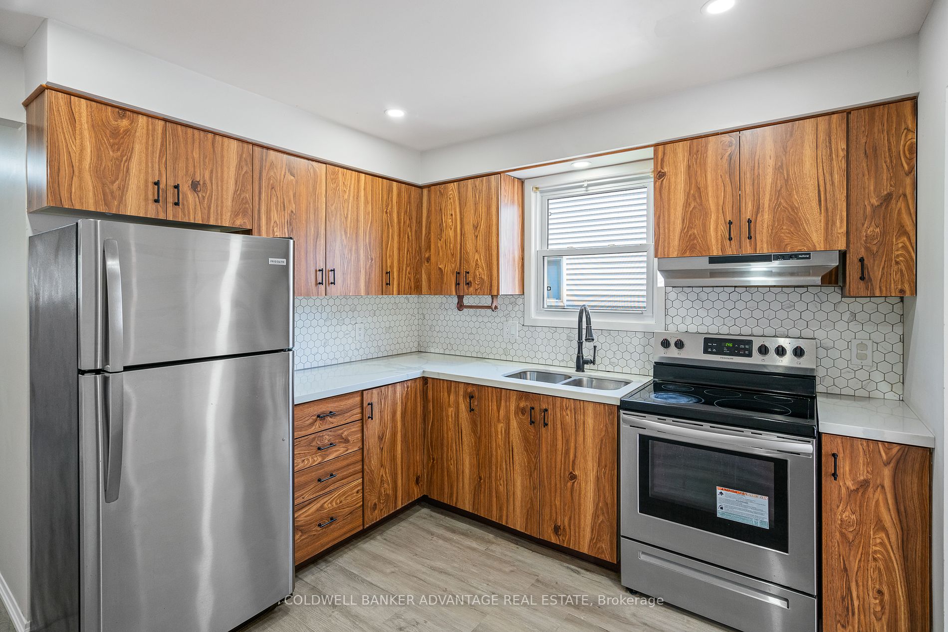168 Windsor St Property Photo 6