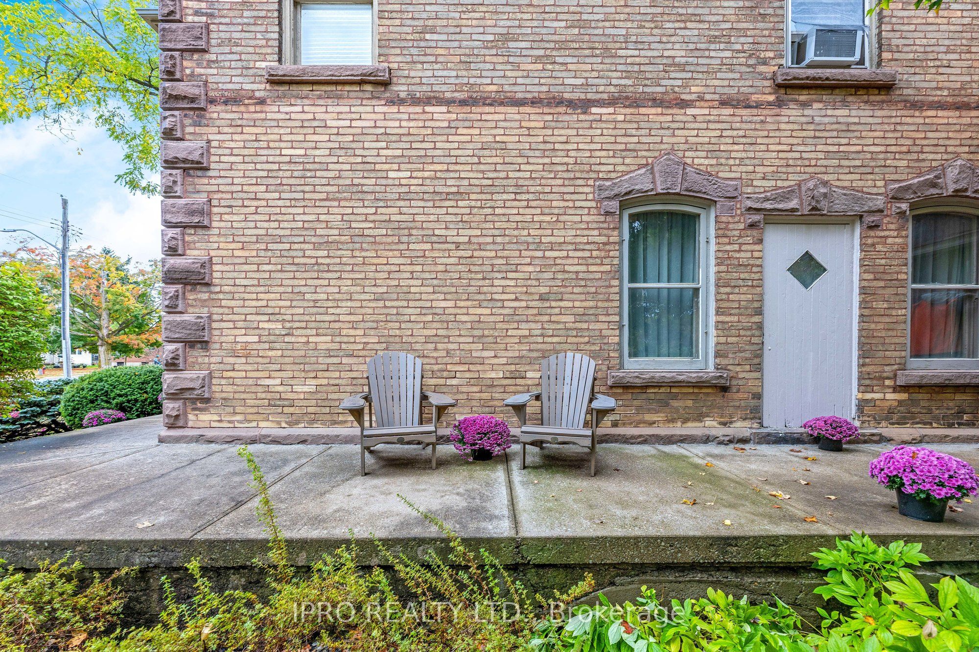 225 Main Street Property Photo 4