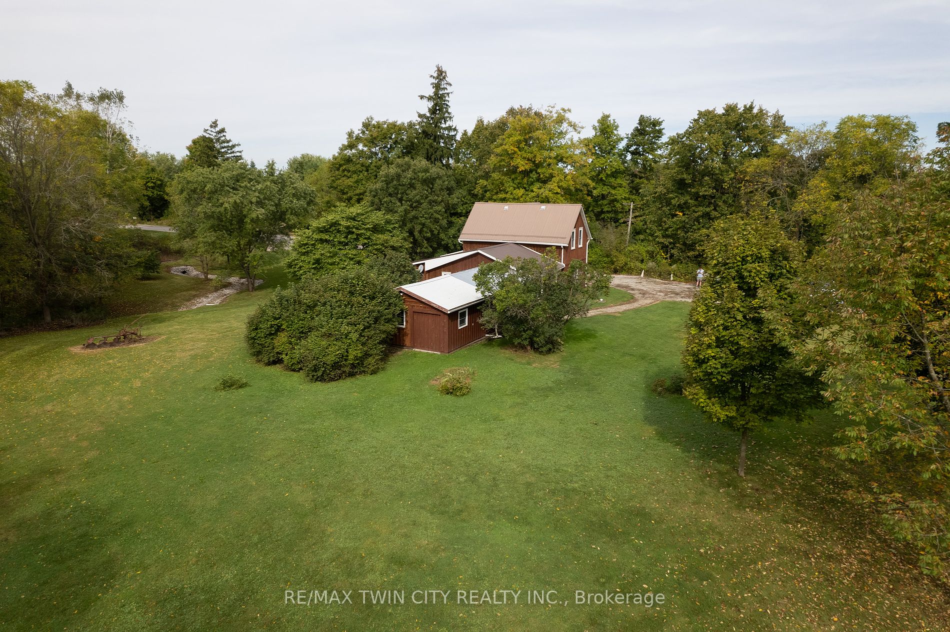 1138 Lynn Valley Rd Property Photo 7