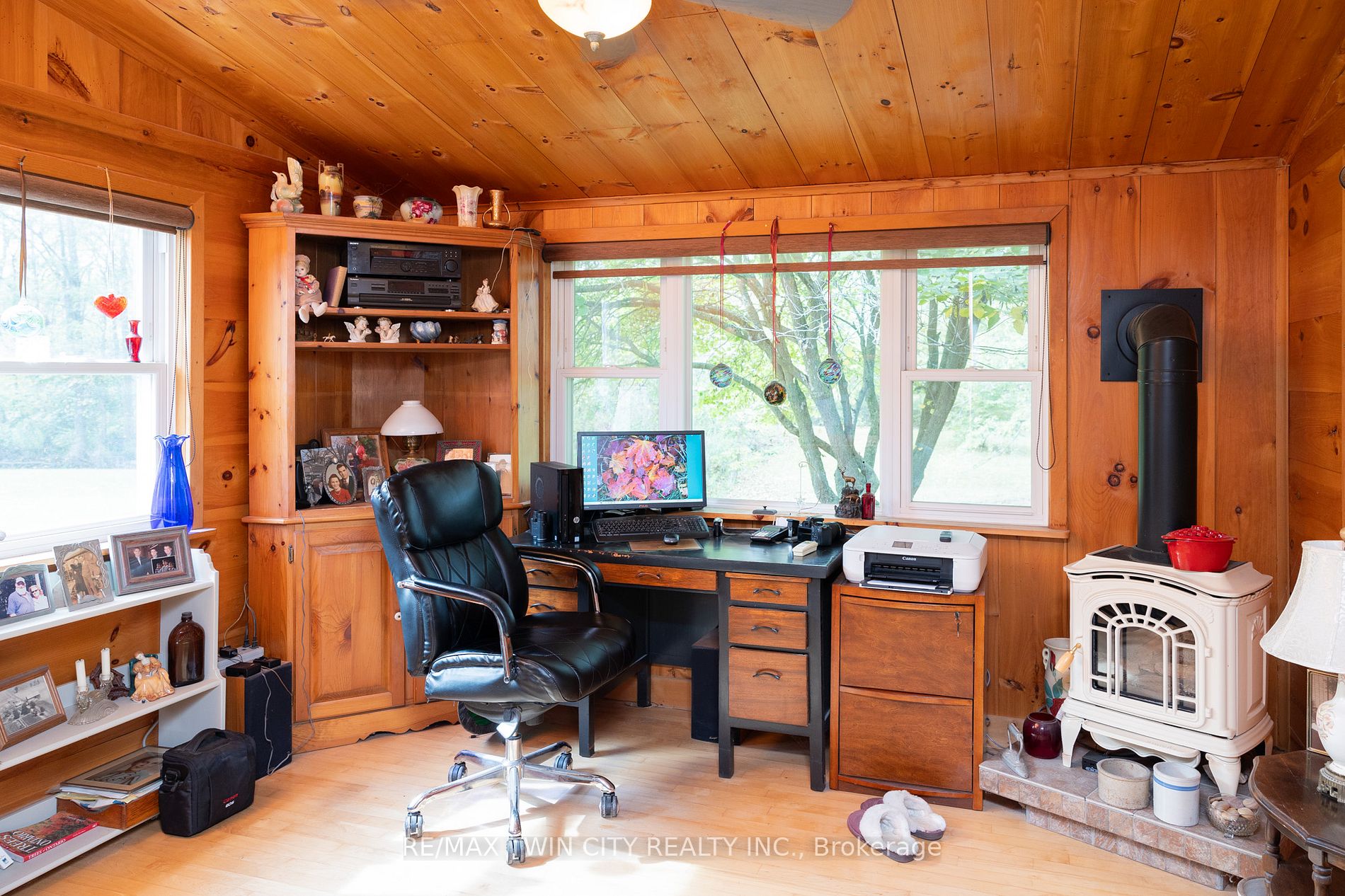 1138 Lynn Valley Rd Property Photo 28