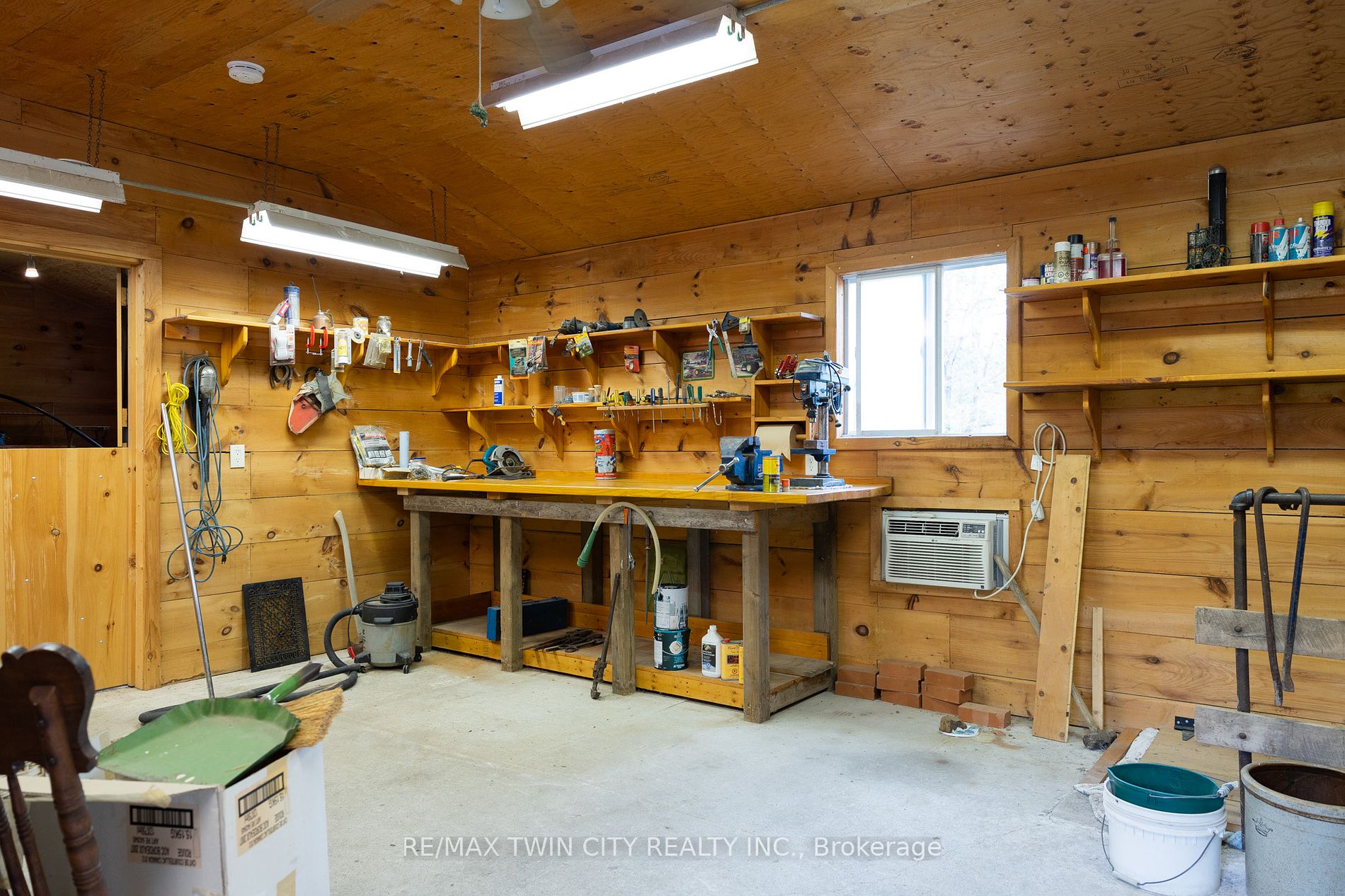 1138 Lynn Valley Rd Property Photo 29